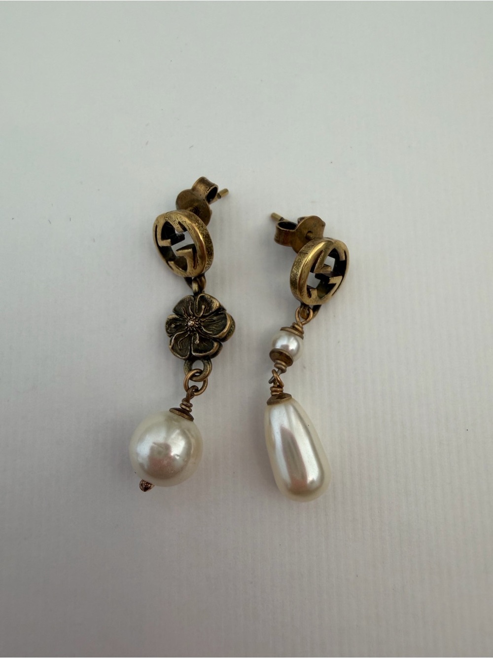 Authentic Gucci Interlocking G Mismatched Pearl Drop Earrings
